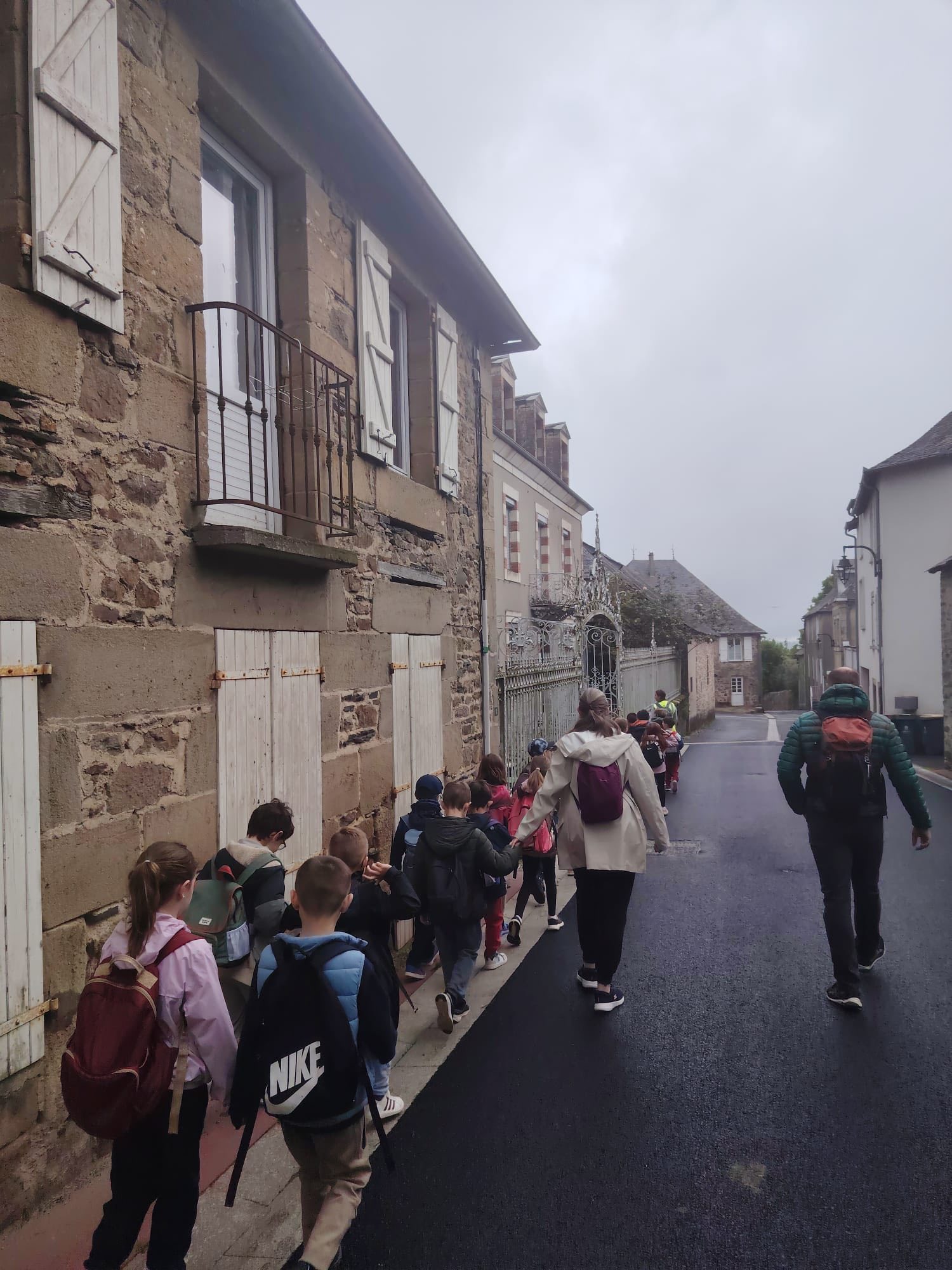 Retour en images sur les randonnées organisées sur la commune au départ du complexe sportif ce lundi et mardi et auxquelles ont participé les enfants des écoles de Sainte-Féréole accompagnés des enseignants et parents d’élèves. (cf. les photos)