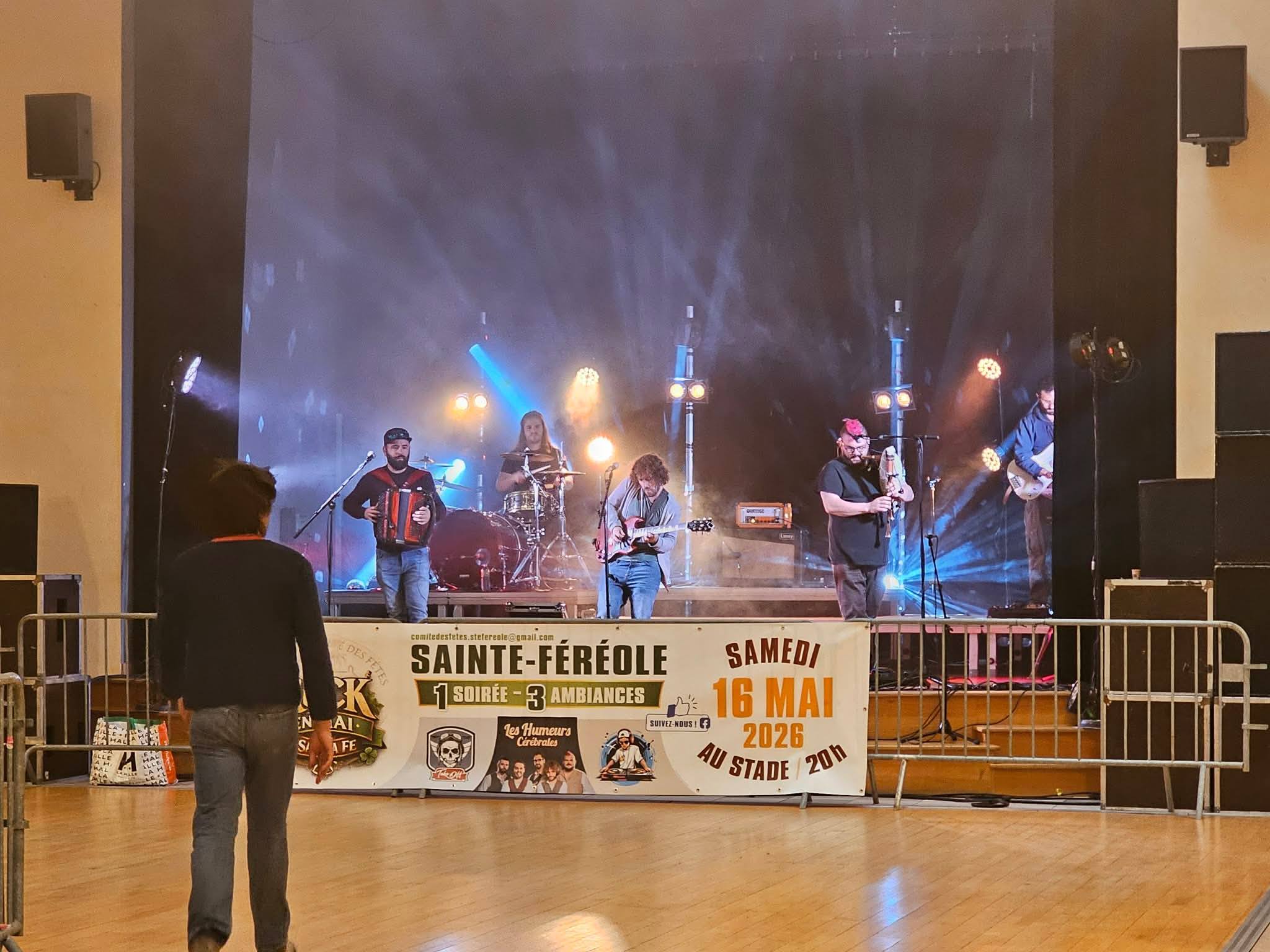 Succès branché sur 100 000 volts pour Rock en mai ! La grande salle du stade a vibré au rythme d'une soirée mémorable, orchestrée par le Comité des fêtes. 