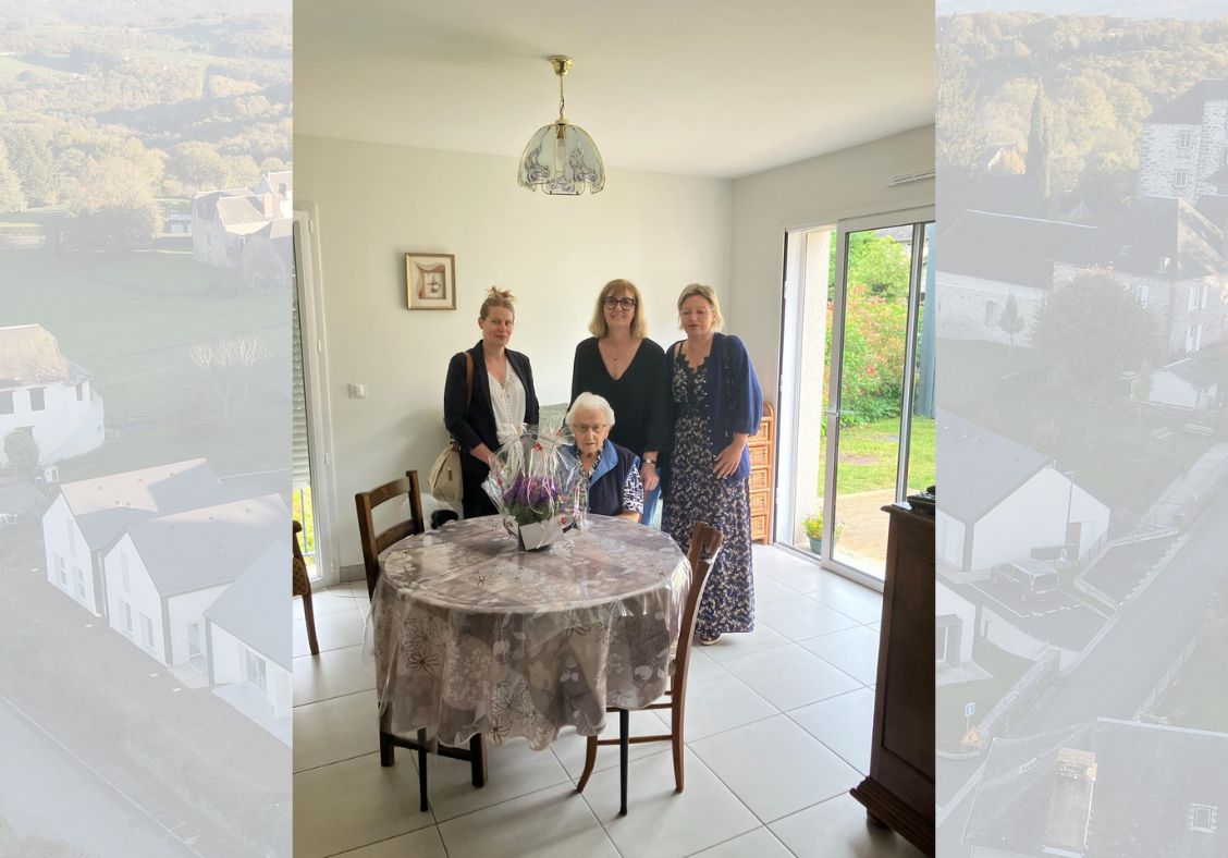 En cette belle journée de Fête des Mères, une fleur a été offerte aux dames locataires de la résidence, de la part de Patricia Buisson, maire, et du conseil municipal de Sainte-Fereole.